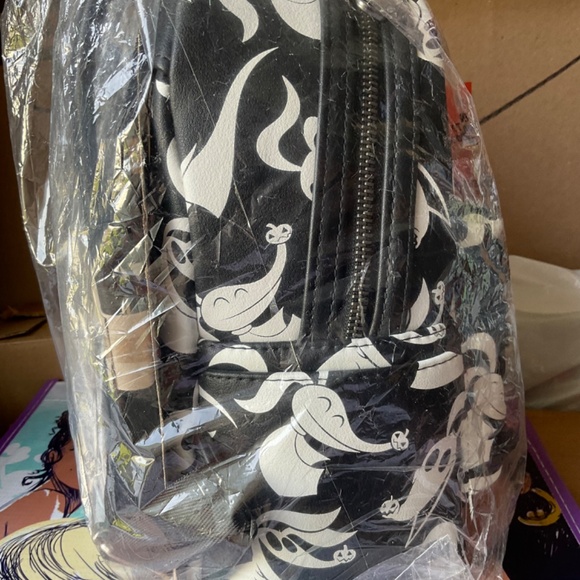 Loungefly NBC  BACKPACK  ZERO  NWT Oogie boogie key chain GLOWS - Picture 3 of 3